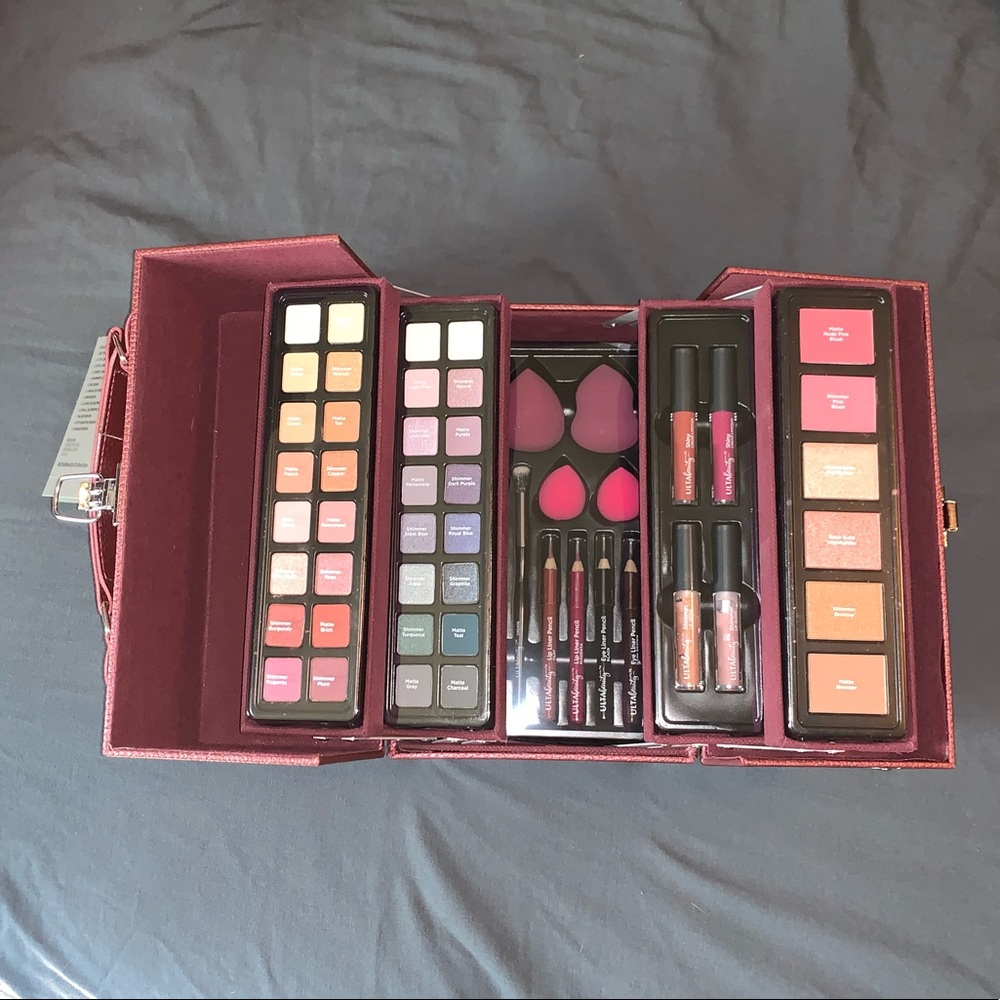 Ulta Glam & Go 53 Piece Makeup Kit/Case in Berry